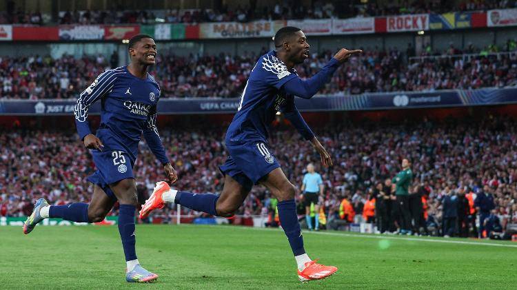 لحظه خوشحالی دمبله بعد از به ثمر رساندن اولین گل در دقایق ابتدایی بازی برای پاری‌سن‌ژرمن